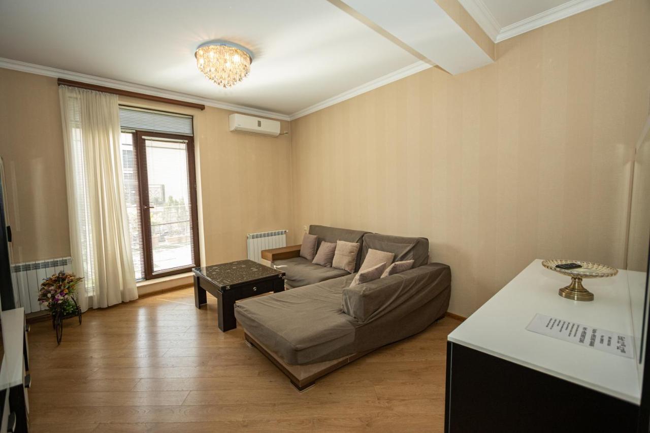 Brand New Apartment With Terrace Tbilisi Exteriör bild